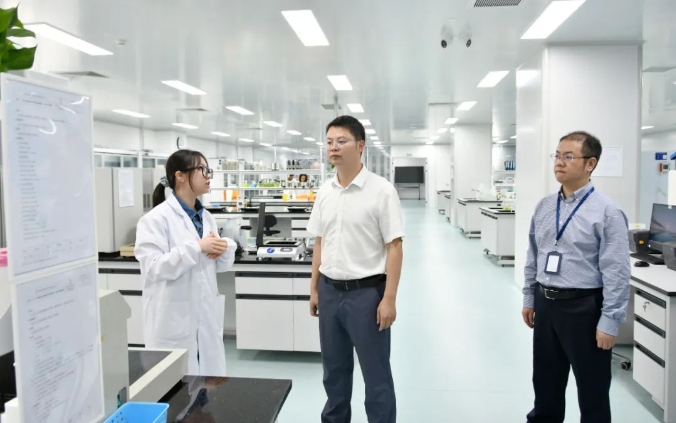 向“新”而行 區主要領導考察生物技術開發企業，擘畫產業發展新藍圖
